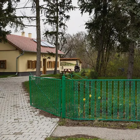 Konukevi Toeroek Vendeghaz Jobaháza